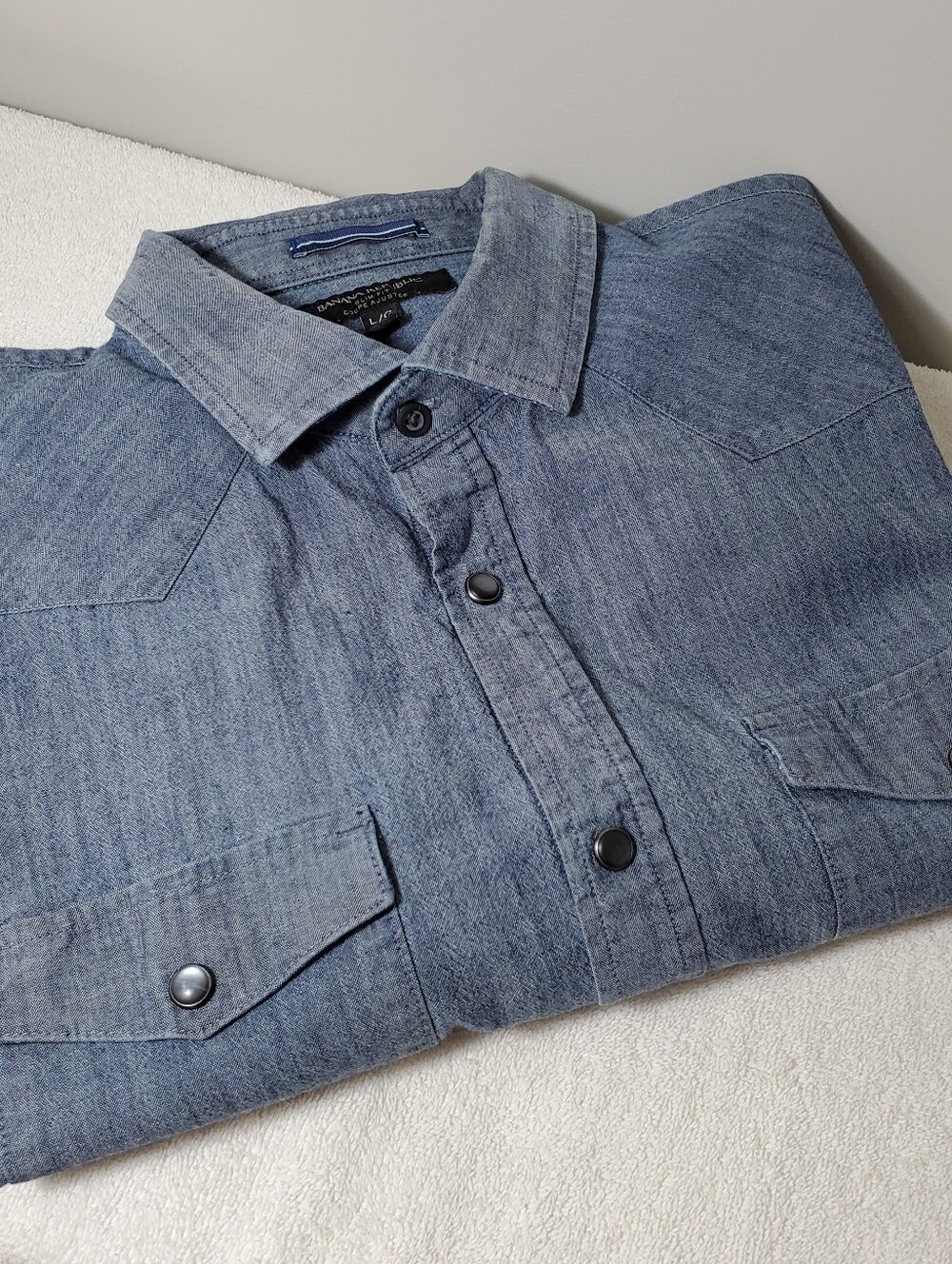 Banana Republic Men's Light Blue Denim Button-Down Shirt - Western Style